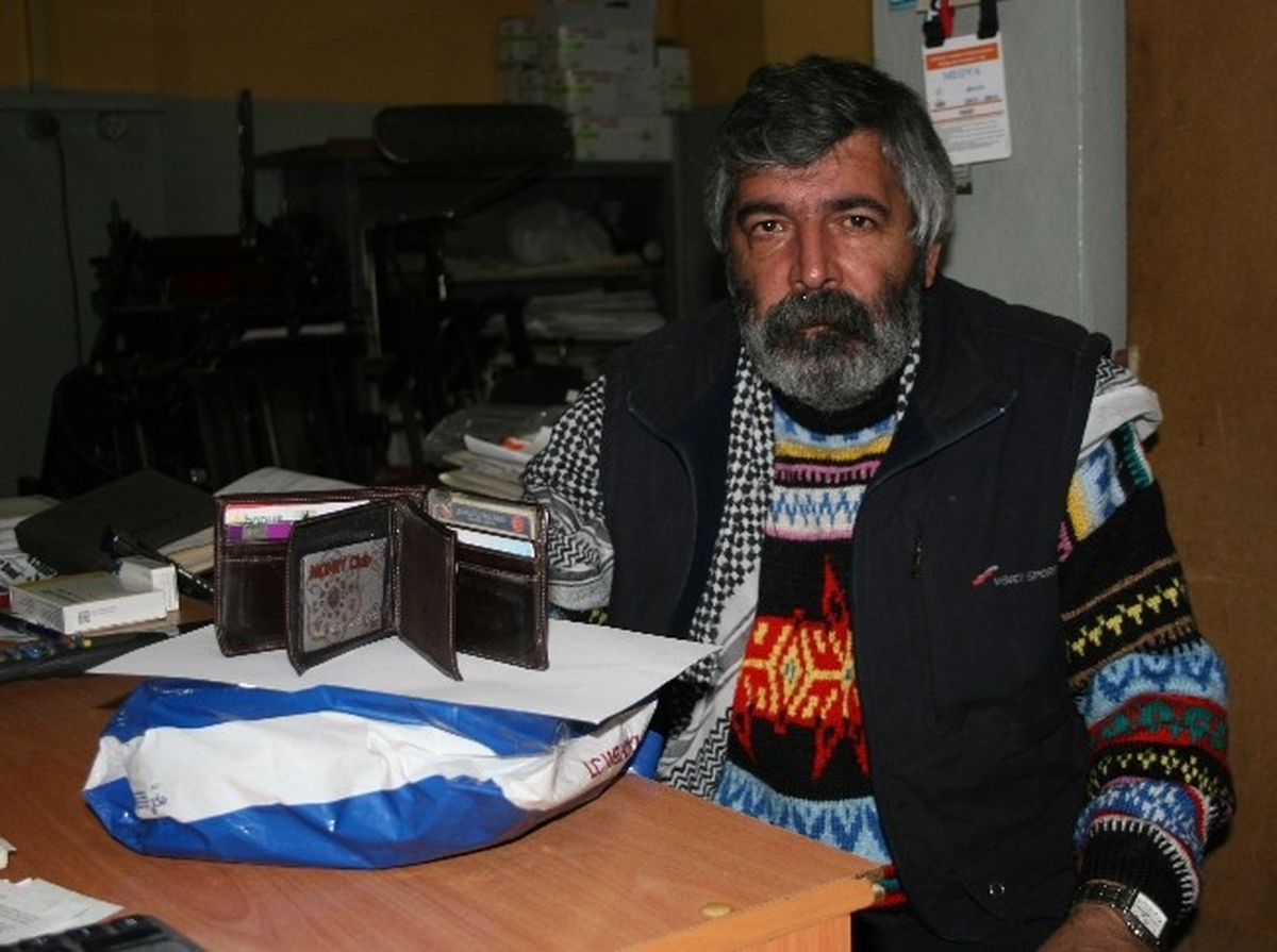 Çaldıkları Cüzdanı Boşaltıp Kargoyla Sahibine Gönderdiler