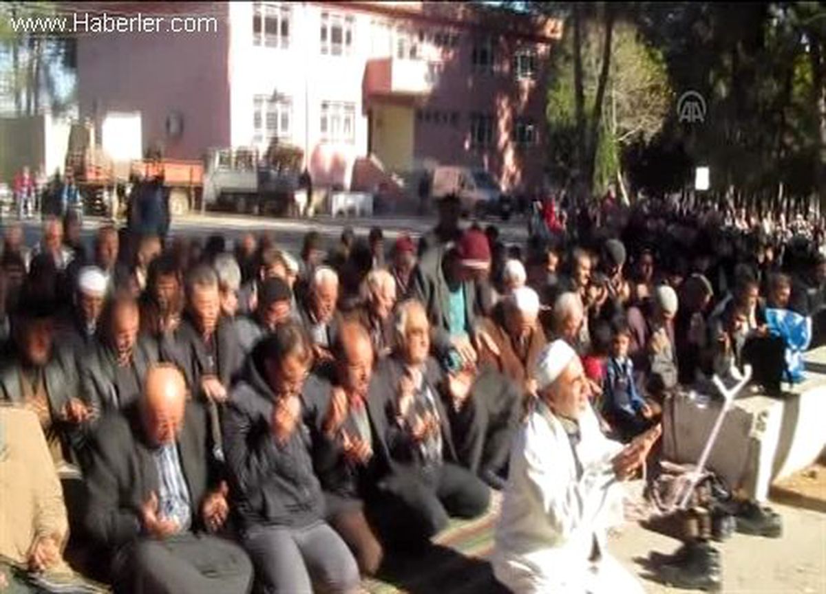 Çiftçiler yağmur duasına çıktı -