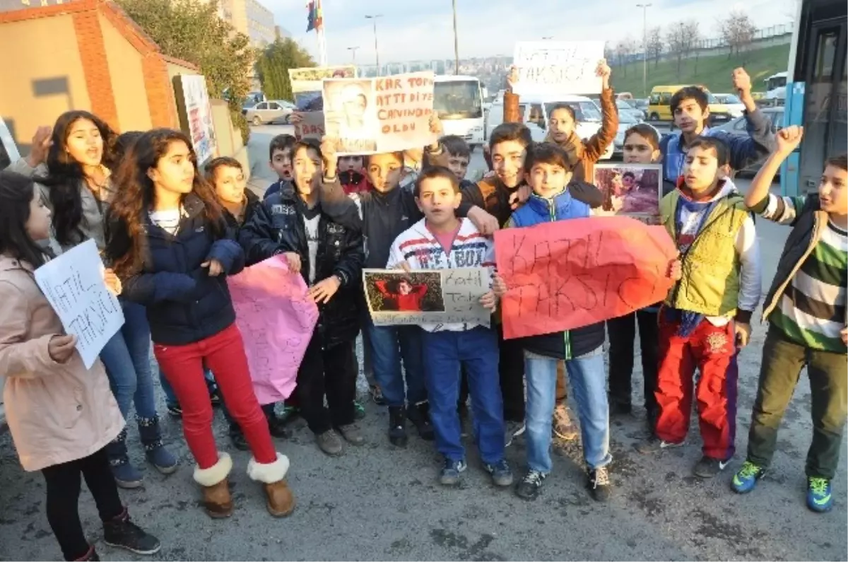 Çocuklardan Trafik Kazasında Ölen Arkadaşları İçin Eylem