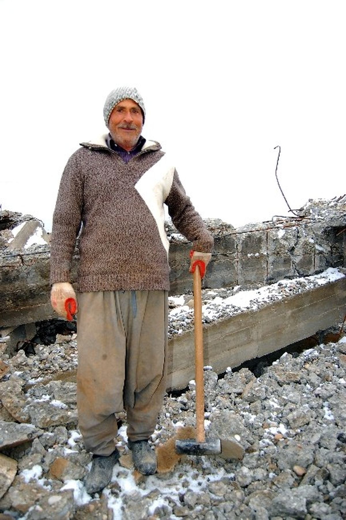 Demir Adam Kar Kış Dinlemiyor