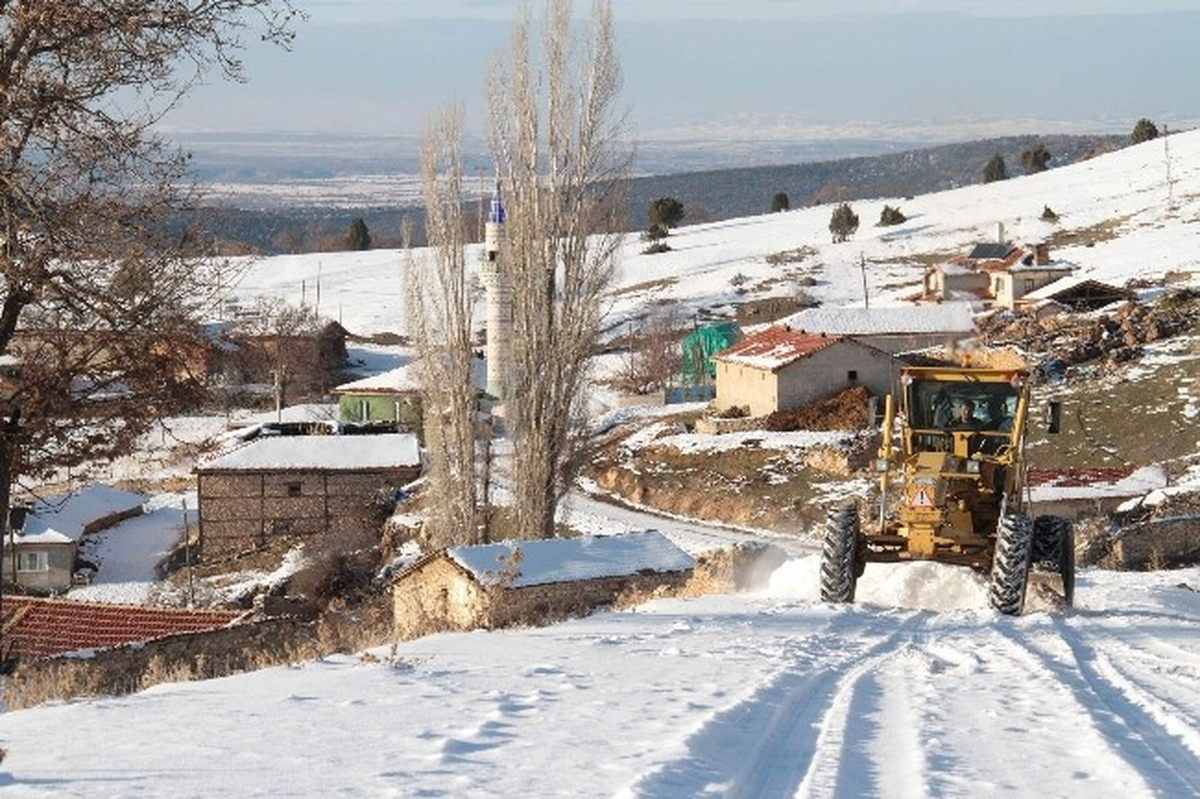 Eskişehir Büyükşehir Belediyesi Kapalı Köy Yolu Bırakmadı