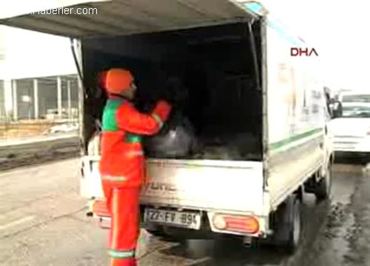 Gaziantep\'te Hayvanlar İçin Doğaya 10 Ton Ekmek Bırakıldı