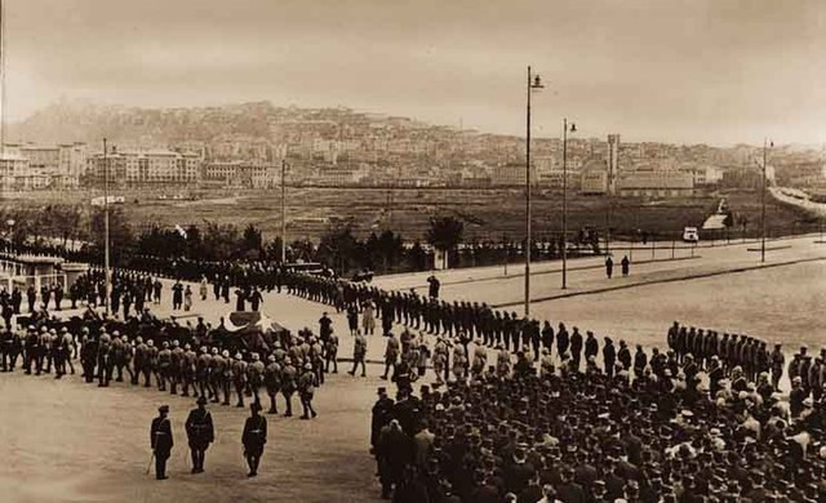 Genelkurmay, Atatürk\'ün naaşının Anıtkabir\'e naklinin görüntülerini paylaştı -