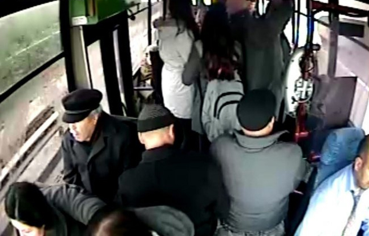 Halk Otobüsündeki Yankesicilik Güvenlik Kamerasında