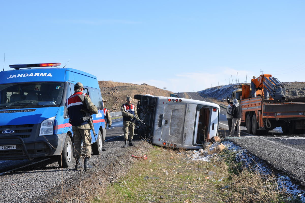 Hilvan\'da Kaza: 1 Polis Şehit, 23 Yaralı