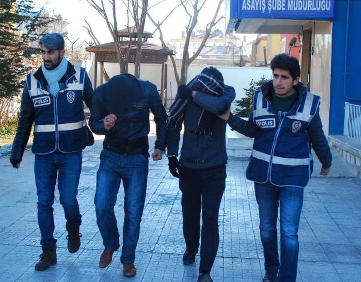 Hırsızlık Şüphelileri Güvenlik Kamerası Görüntülerinden Yakalandı