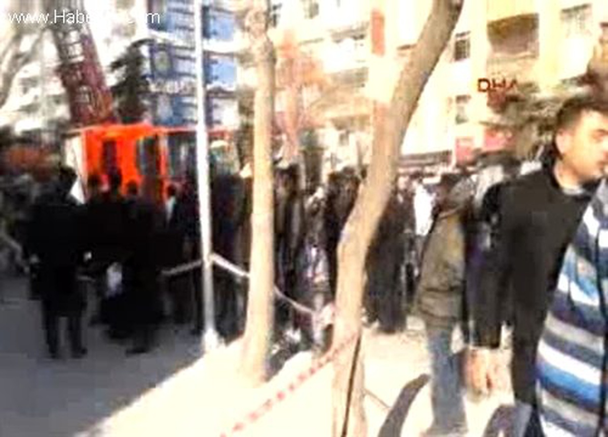 \'İtfaiye Tankerinin Su Çıkışı Donunca Alevlere Müdahale Edemedi\' İddiası