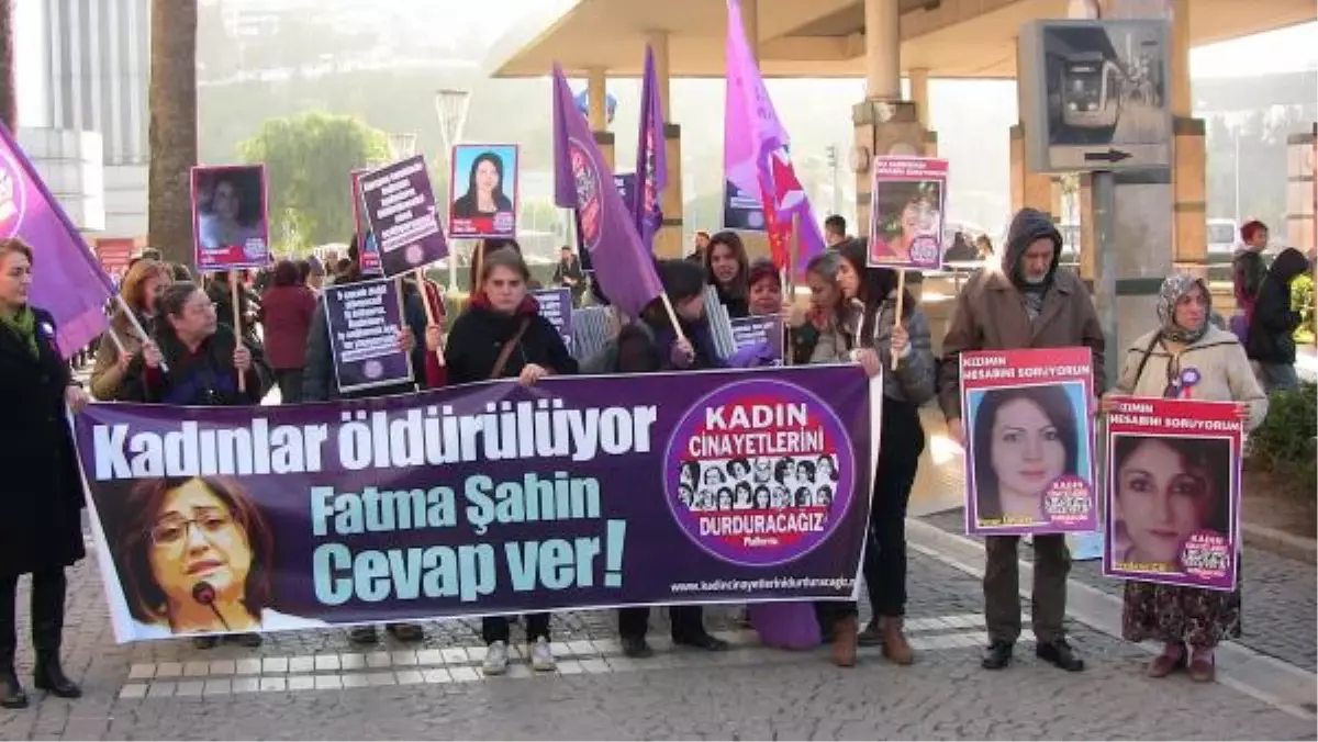 İzmir\'de \'Kadın Cinayetleri Durdurulsun\' Eylemi Yapıldı
