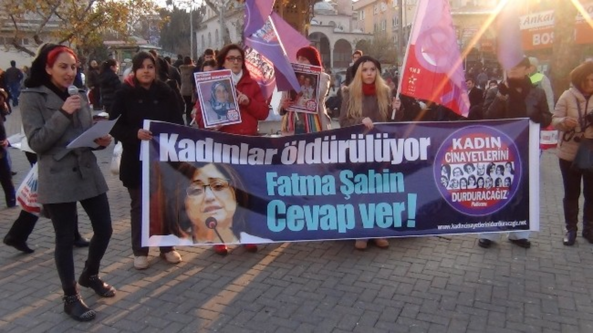 Bursa\'da Kadınlar Cinayetlere \'Dur\' Demek İçin Yürüdü