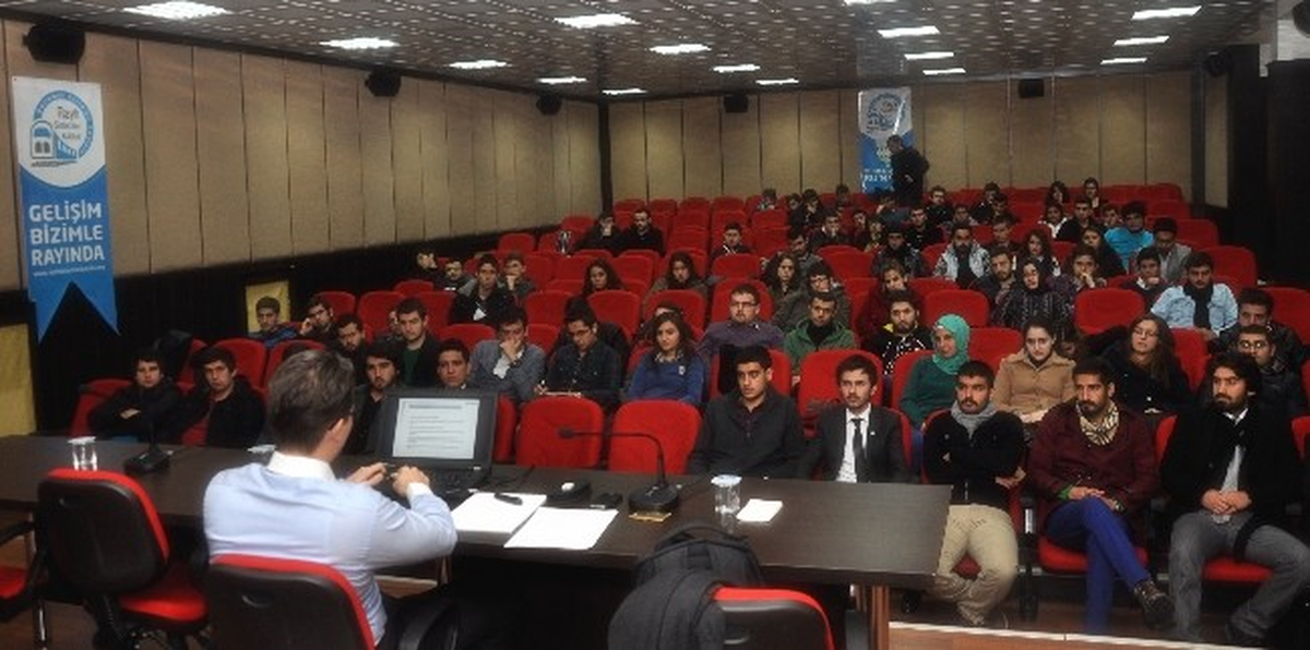 Kbü\'de Raylı Sistemlerde Lojistik Konulu Panel Düzenlendi