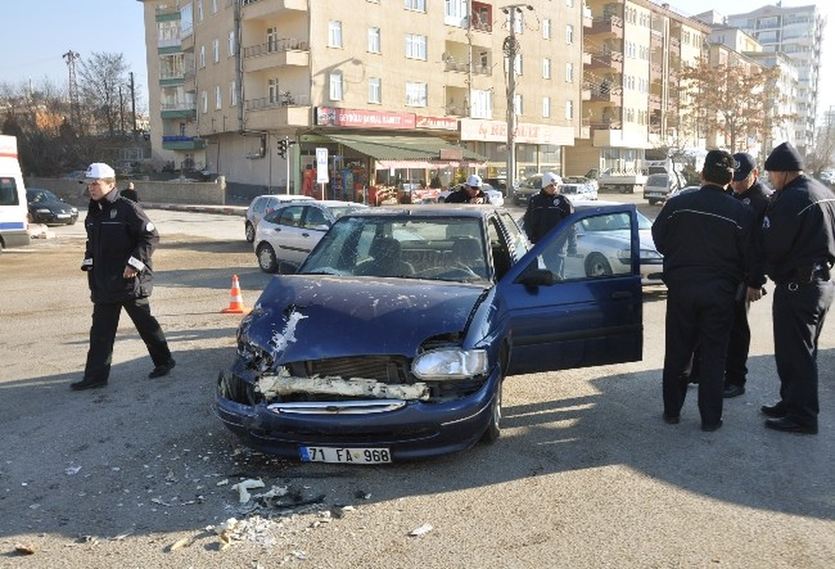 Kırıkkale\'de Trafik Kazası: 4 Yaralı