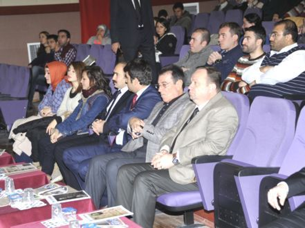 Kırşehir\'de "Kanuni ve Harem" Konferansı Düzenlendi