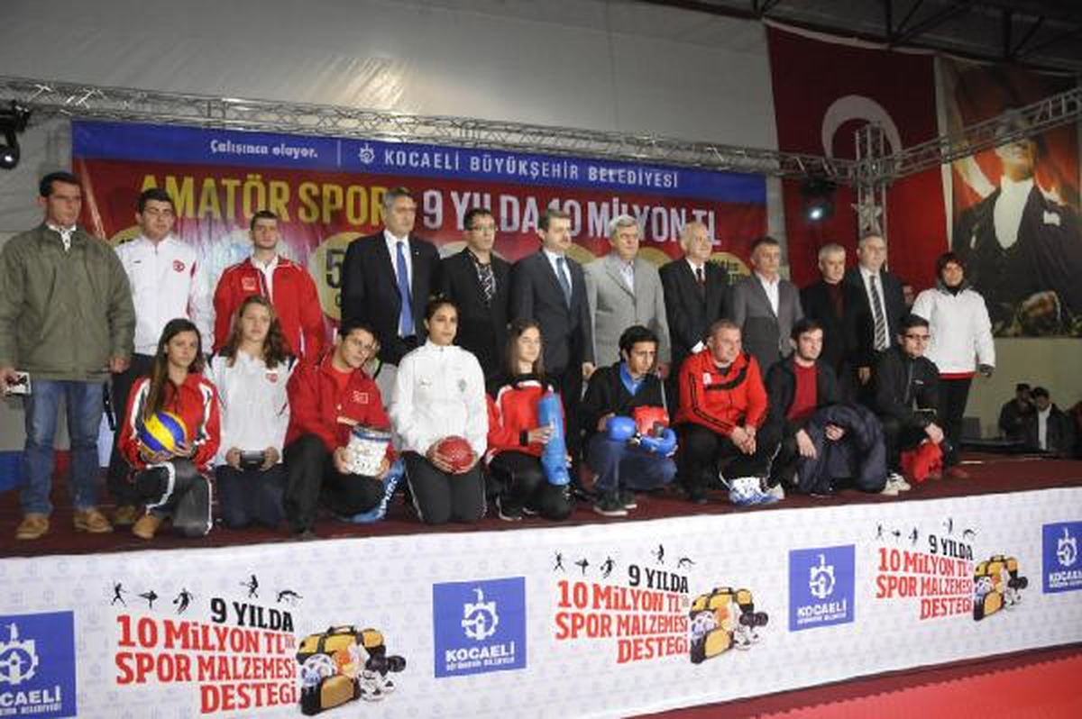 Kocaeli Büyükşehir Belediyesi\'nden 221 Amatör Spor Kulübüne Malzeme Yardımı