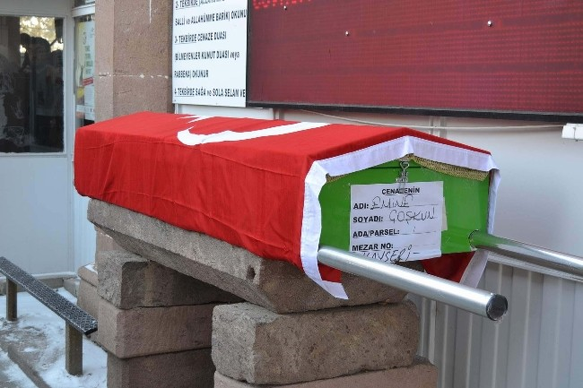 Malatya'daki Kazada Ölen Emine Öğretmen Toprağa Verildi