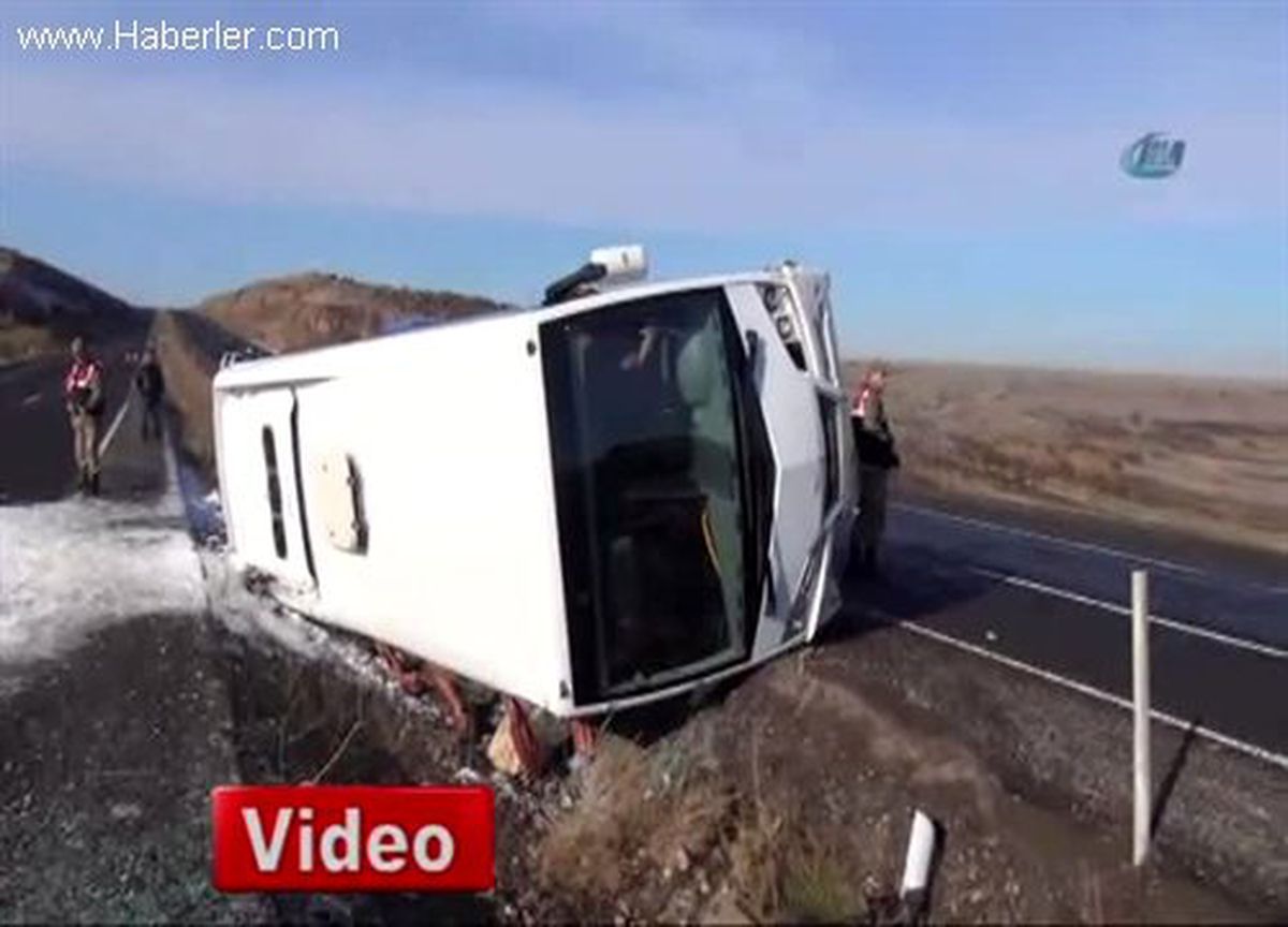 Siverek\'te Otobüs Devrildi: 1 Ölü, 23 Yaralı
