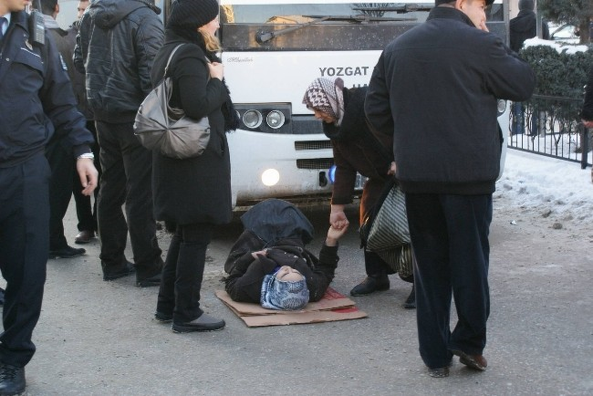 Otobüsün Altında Kalan Kadın Yaralandı