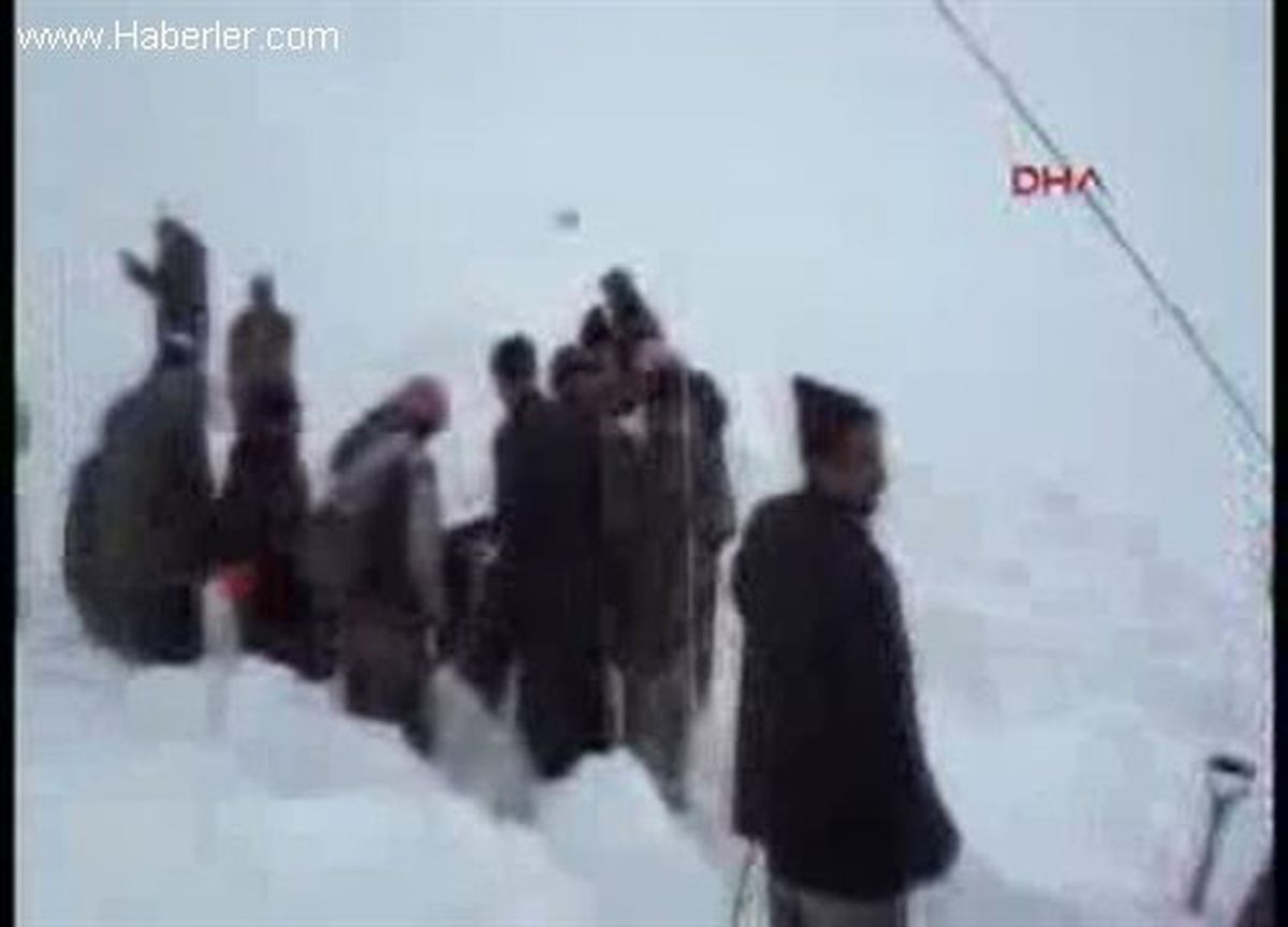 Şemdinli\'de Mehmetçik, Minik Umut\'a Yetişti