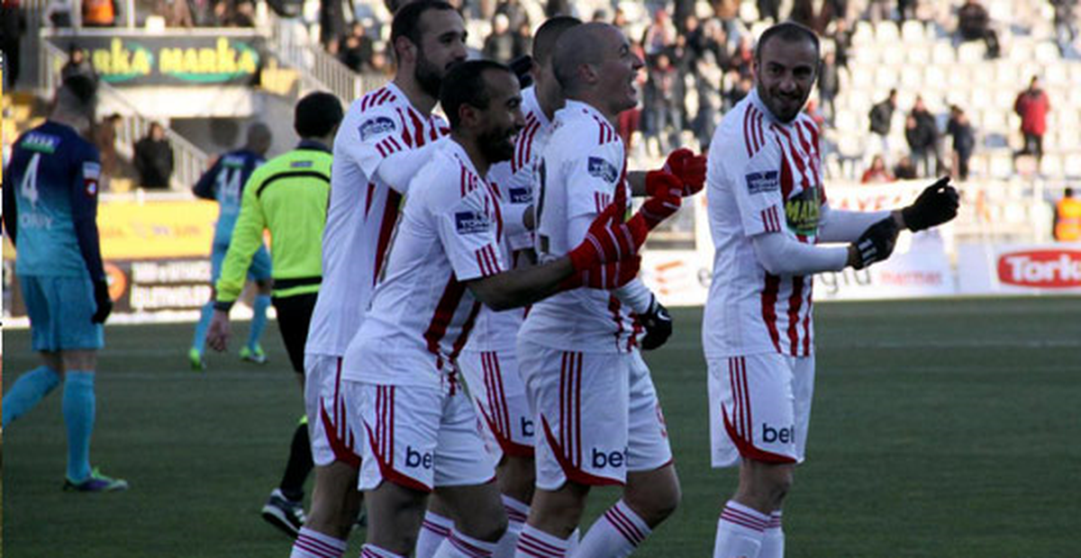 Sivasspor, Çaykur Rizespor\'u 3-1 Mağlup Etti