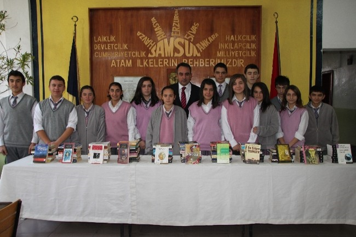 Tosya Cumhuriyet Anadolu Lisesi\'nden 1001 Kitap Kampanyası