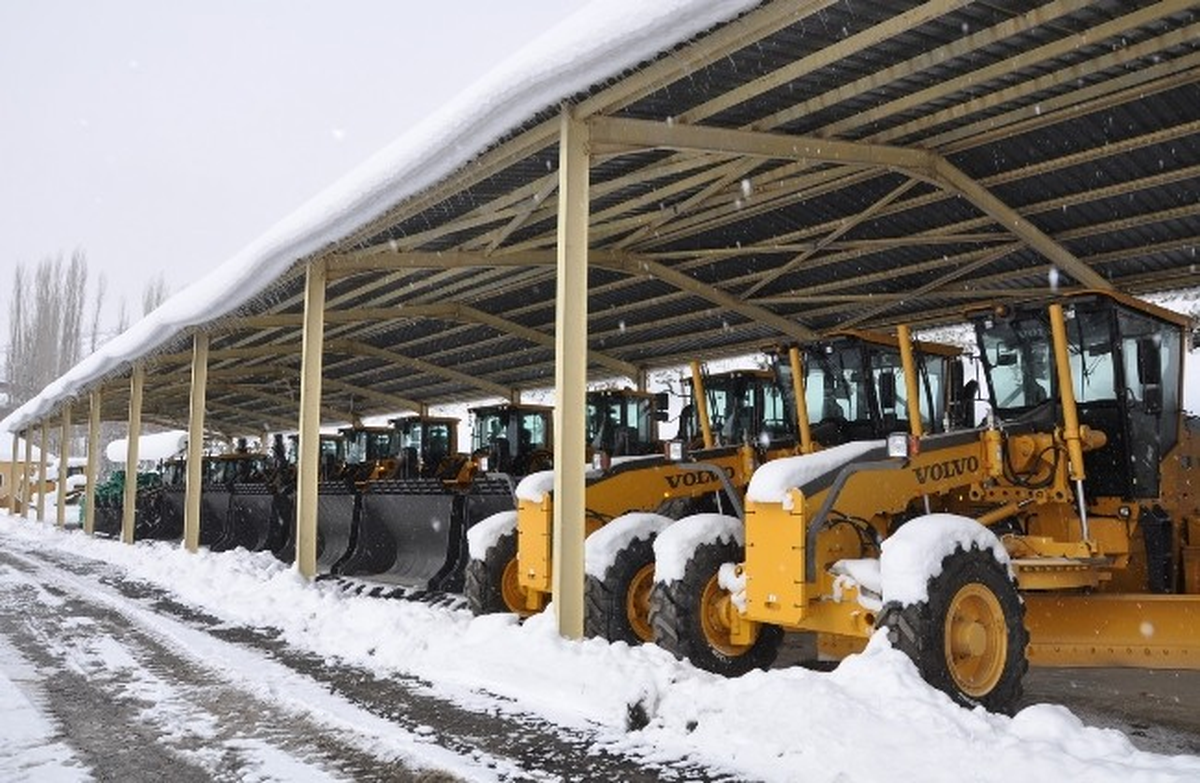 Yeni Alınan İş Makineleri Hakkari\'ye Ulaştı