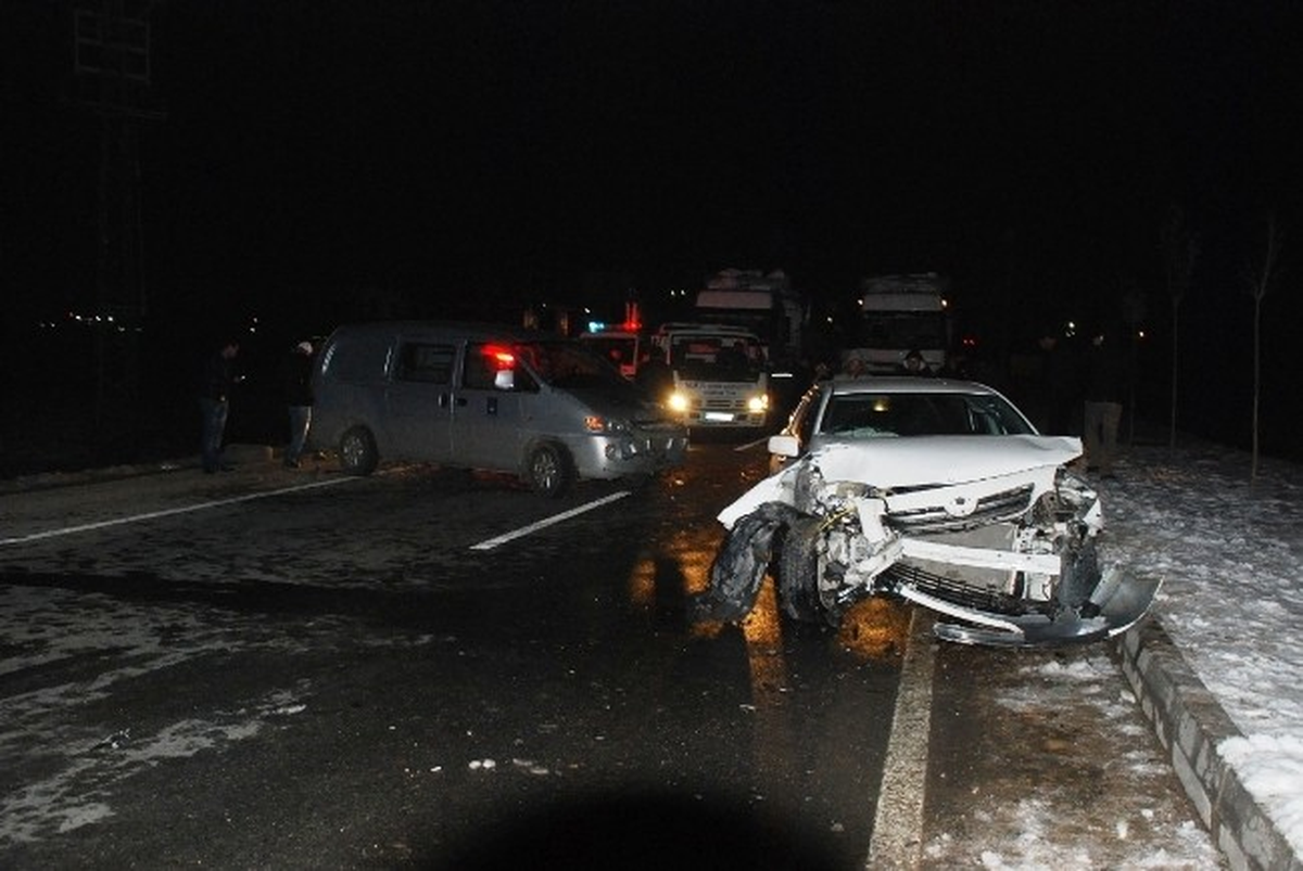 Batman\'da Zincirleme Trafik Kazası: 3 Yaralı