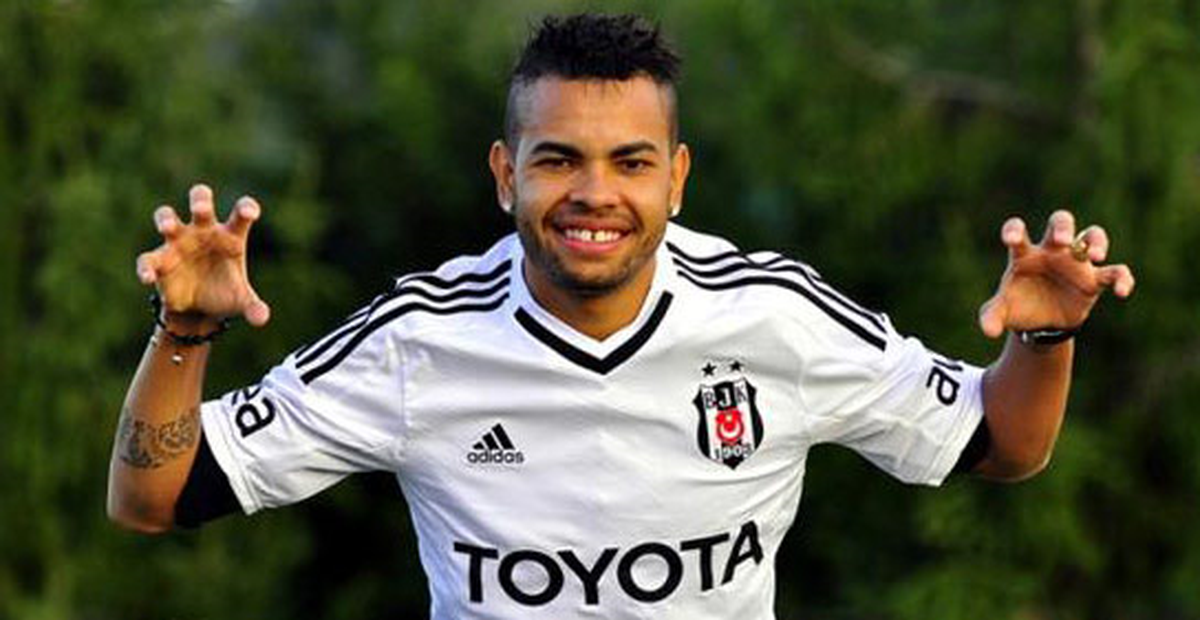 Beşiktaş Escude, Motta, Franco ve Dentinho'yu Gönderiyor