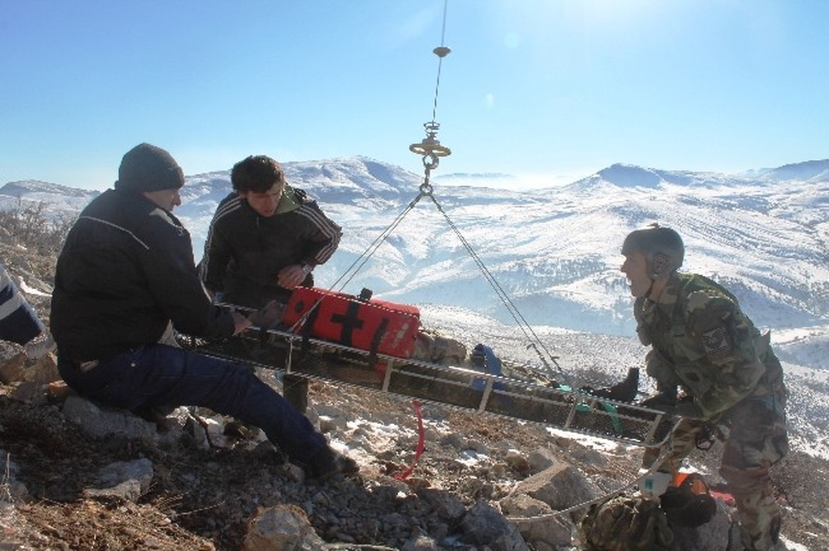 Dağda Ölen Avcının Cenazesi Askeri Helikopterle Alındı
