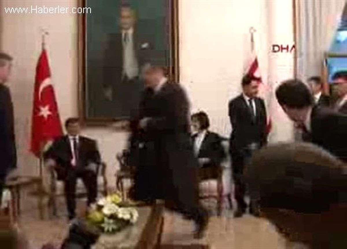 Dışişleri Bakanı Davutoğlu, KKTC Meclis Başkanı Siber ile Görüştü