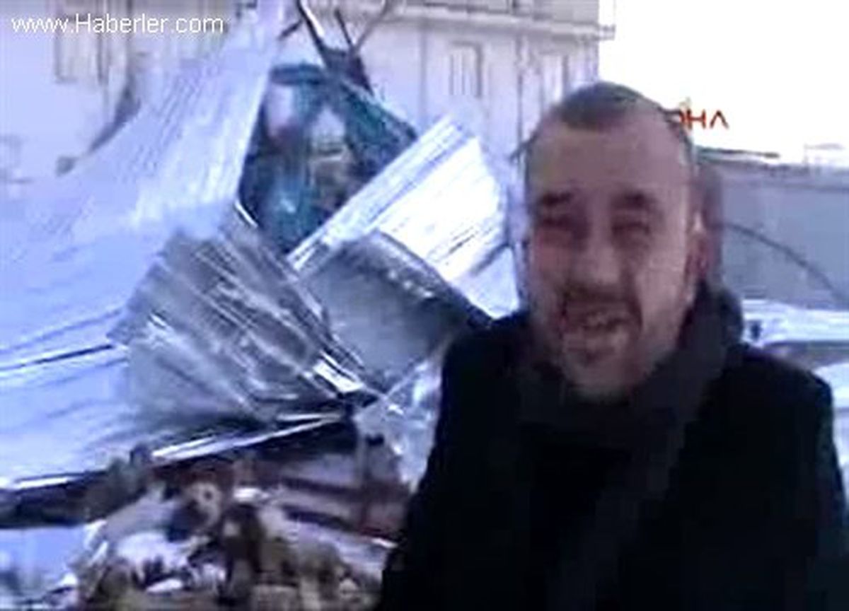 Fırtına Çatıları Uçurdu