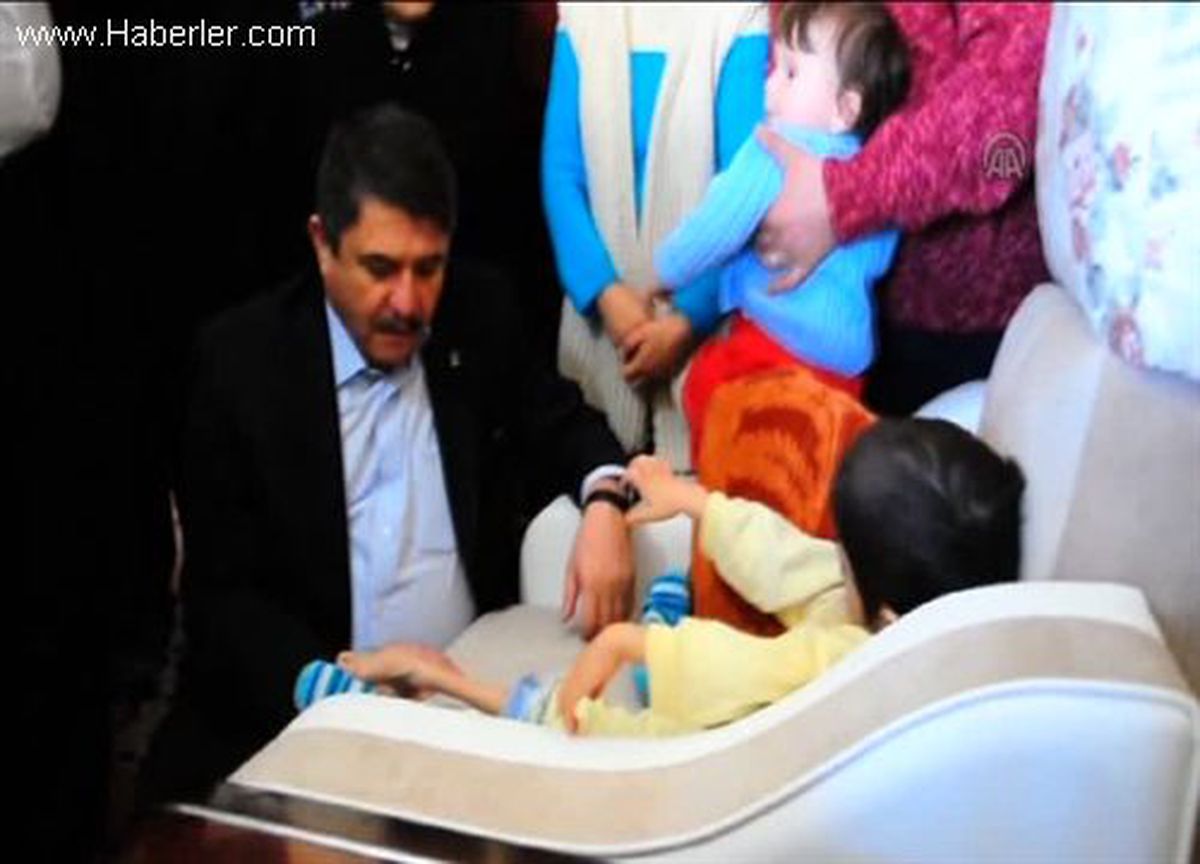 Hidrosefali hastası Can\'a tekerlekli sandalye yardımı -