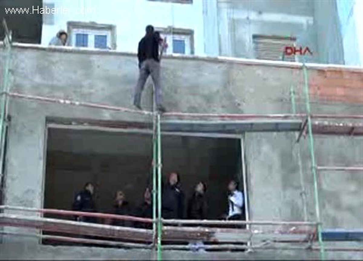 İnşaat İskelesinde 3 Saatlik İntihar Girişimi