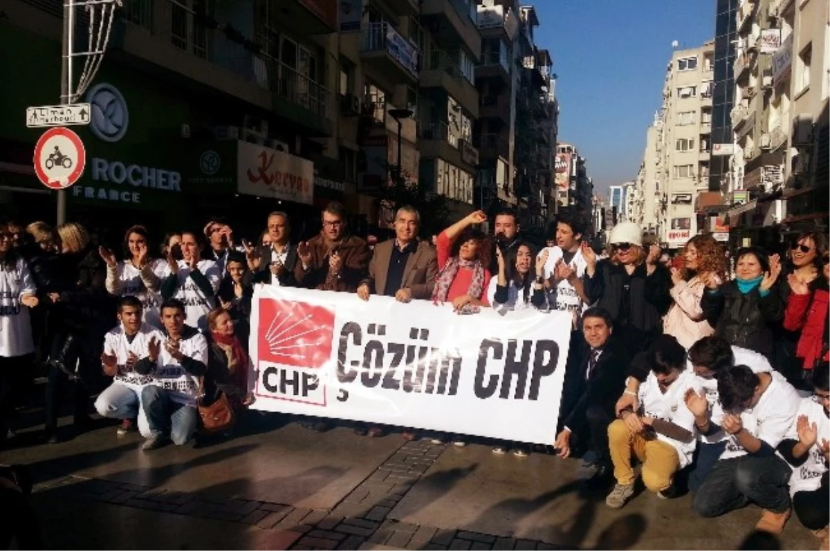 İzmir\'de CHP\'li Gençlerden Danslı Muhalefet