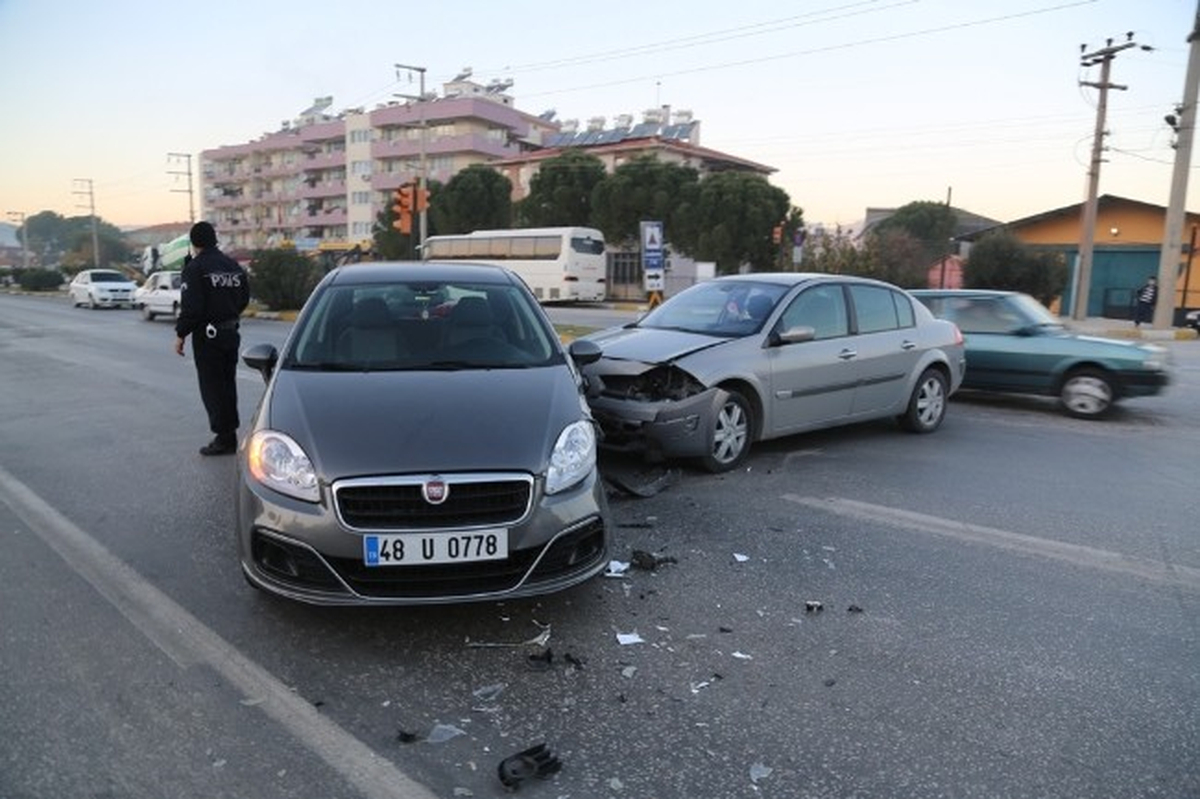 Milas\'ta Trafik Kazası: 1 Yaralı