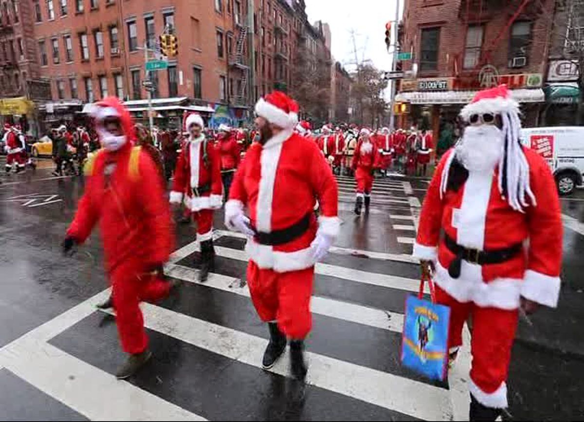 New Yorklular Noel Baba oldu sokaklara döküldü -
