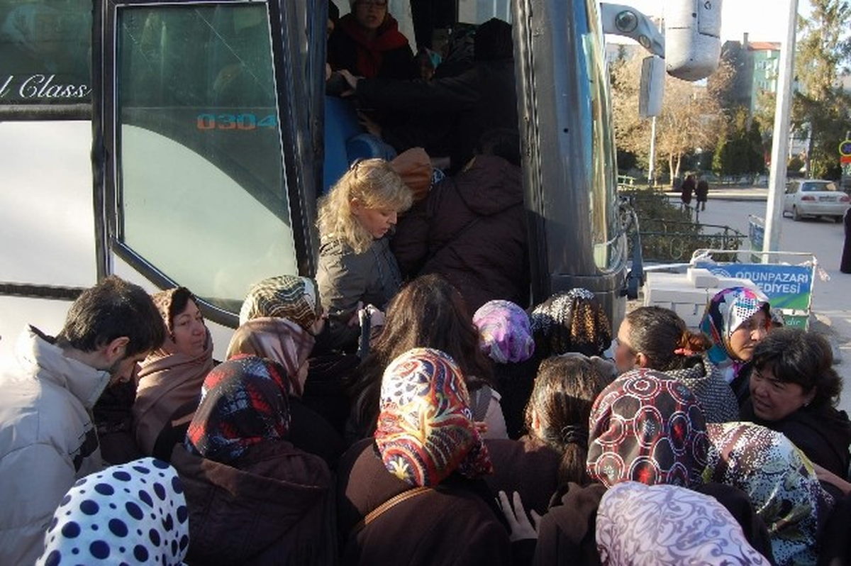 Nihat Hatipoğlu Sevgisi İzdihama Yol Açtı