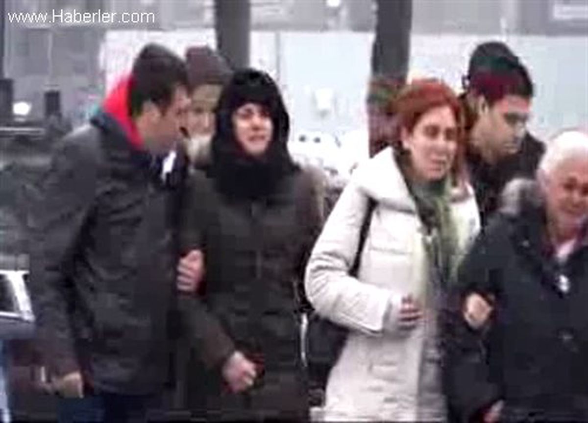 Öğrenciler, Şehit Polis Hocalarına Ağladı