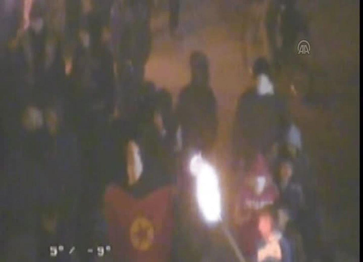 Polis araçlarına saldırı iddiasıyla adliyeye sevk edildiler -