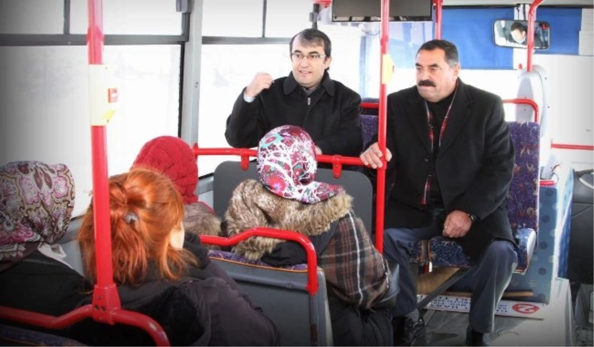 Rektör, Halk Otobüsü ile Yolculuk Ederek Öğrencilerin Sorunlarını Dinledi