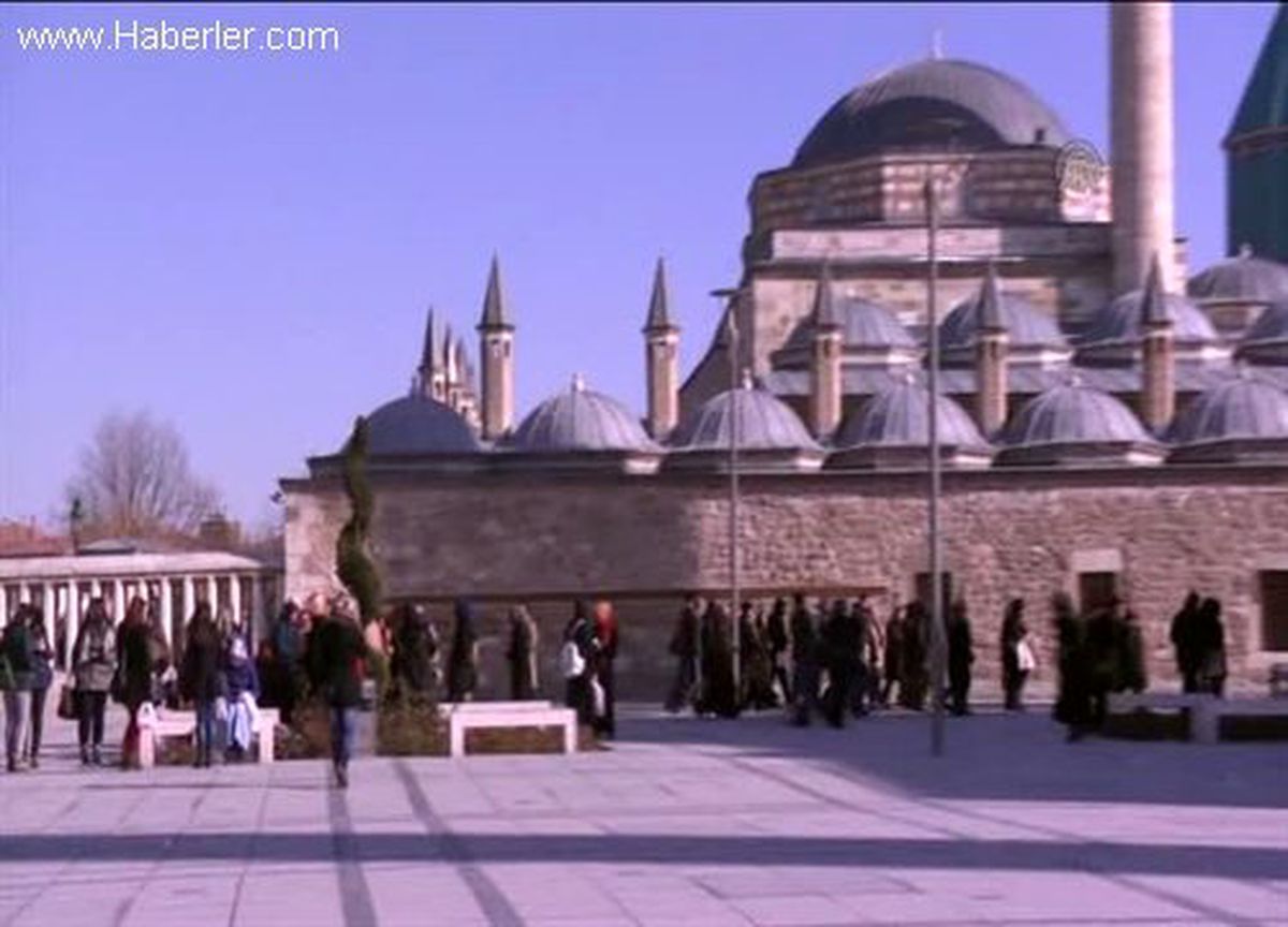 Şeb-i Arus\'a Gelen Memnun Ayrılıyor