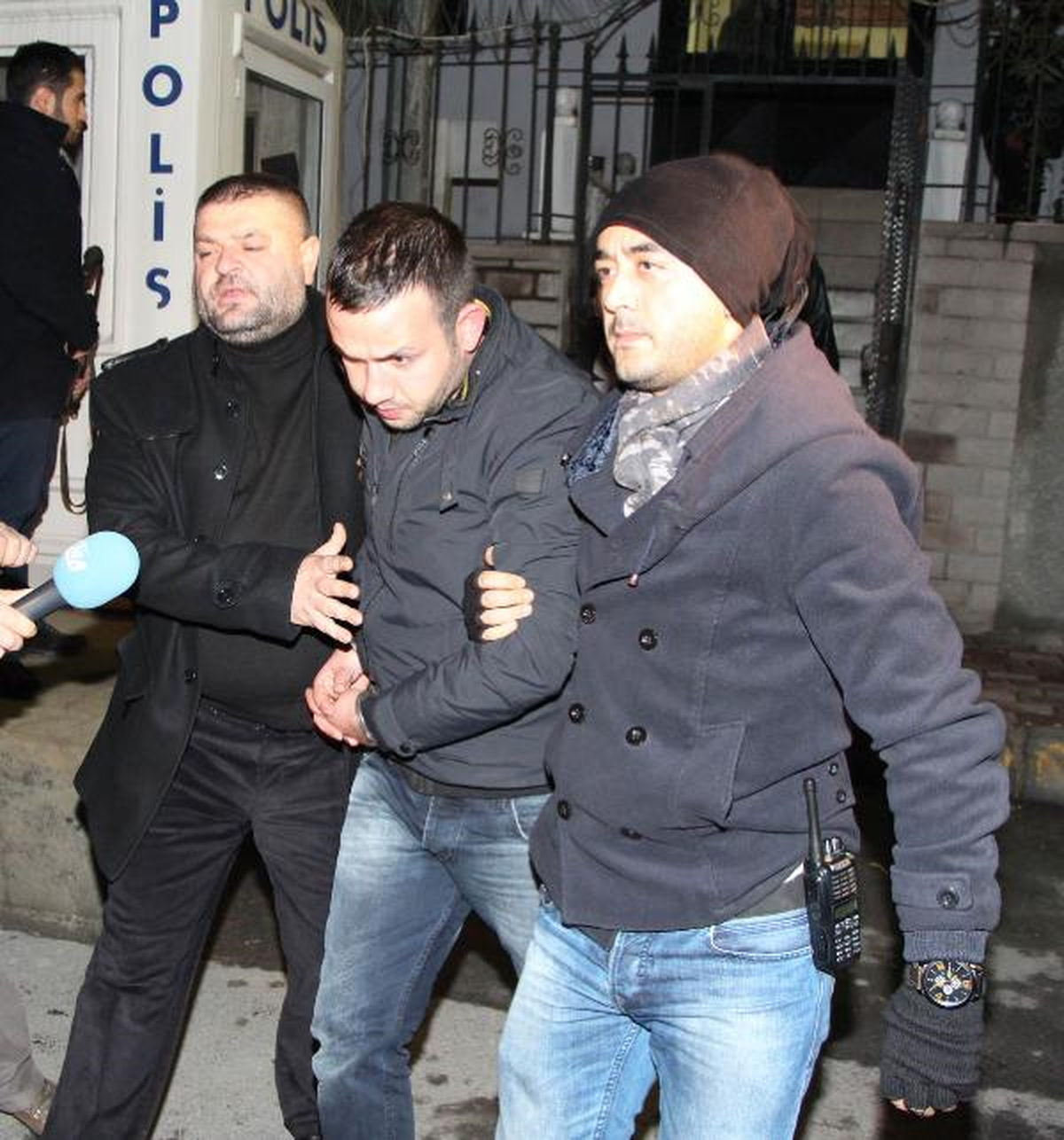 Sevgilisini Alıkoyduğunu İddia Ettiği Adamı Öldürdü