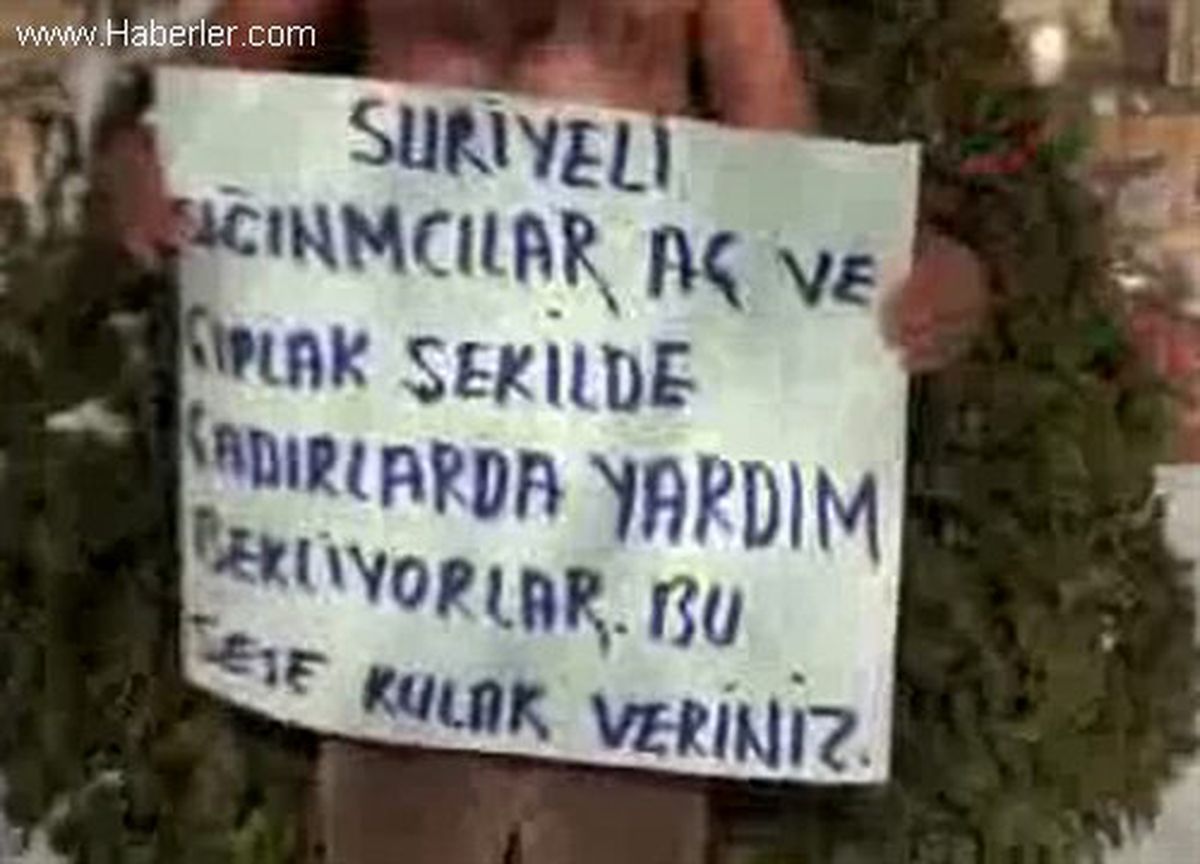 Suriyeli Sığınmacılar İçin Karda Çıplak Eylem
