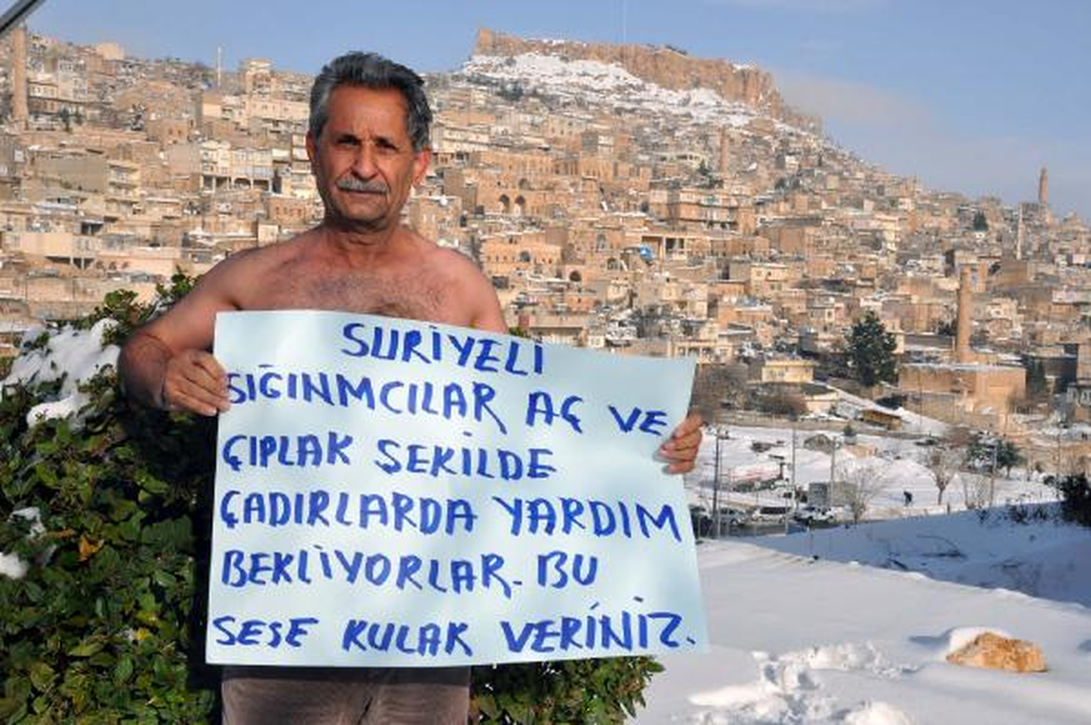 Suriyeli Sığınmacılar İçin Karda Çıplak Eylem