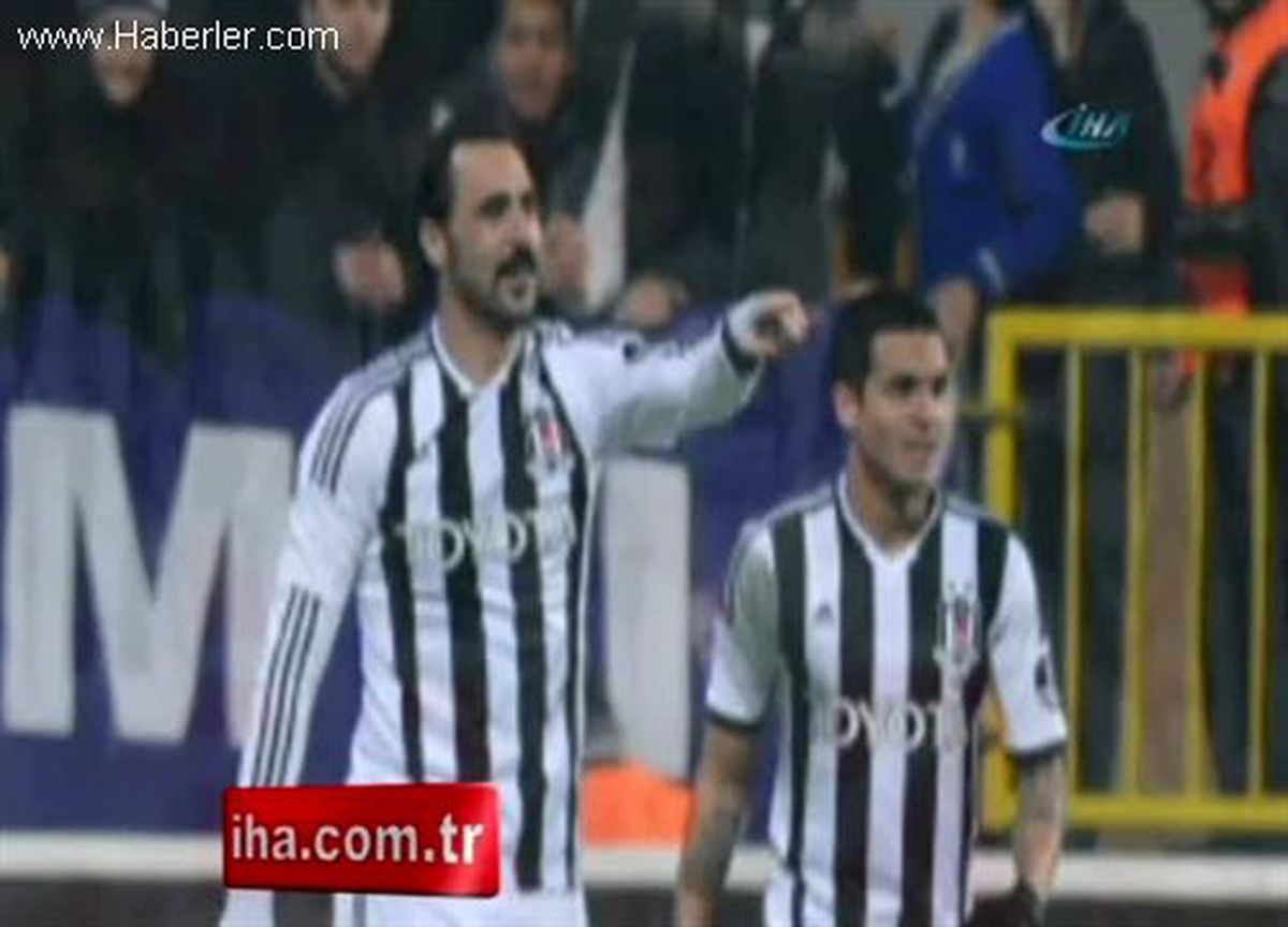 Taraftar Fernandes\'e Saldırdı