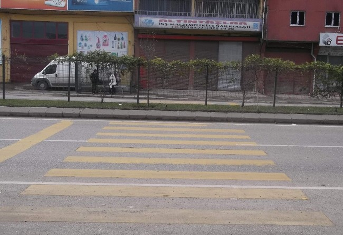 Trabzon\'da Yaya Geçidini Bariyerle Kapattılar