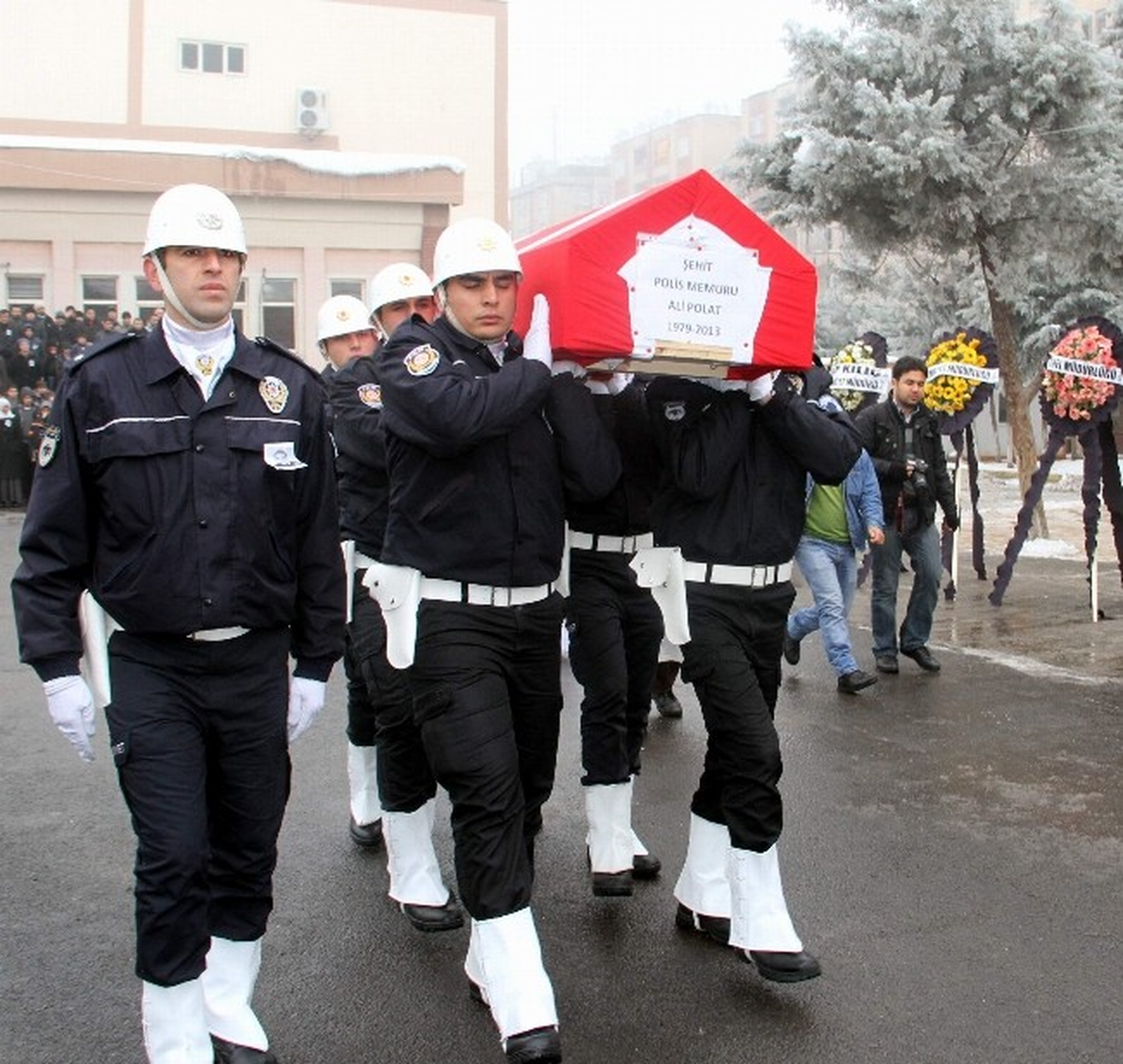 Trafik Kazasında Şehit Olan Polis Memuru Törenle Memleketine Uğurlandı