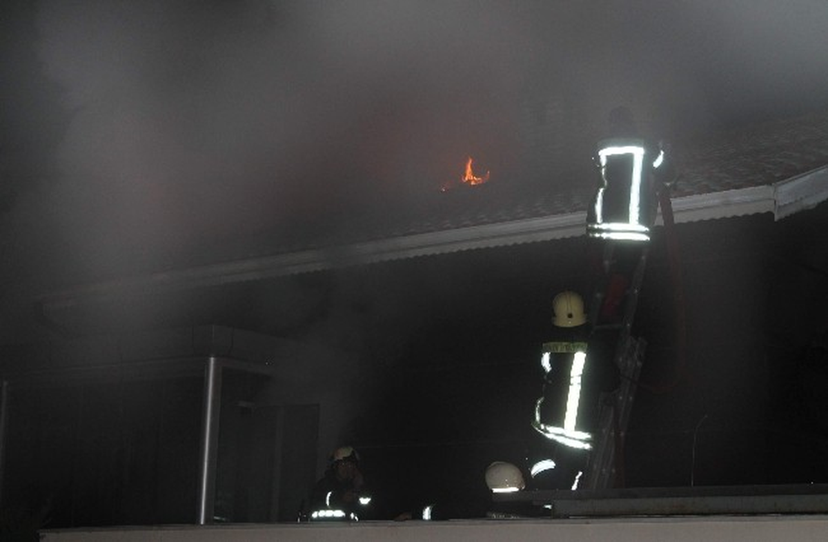 Villanın Çatısı Yandı