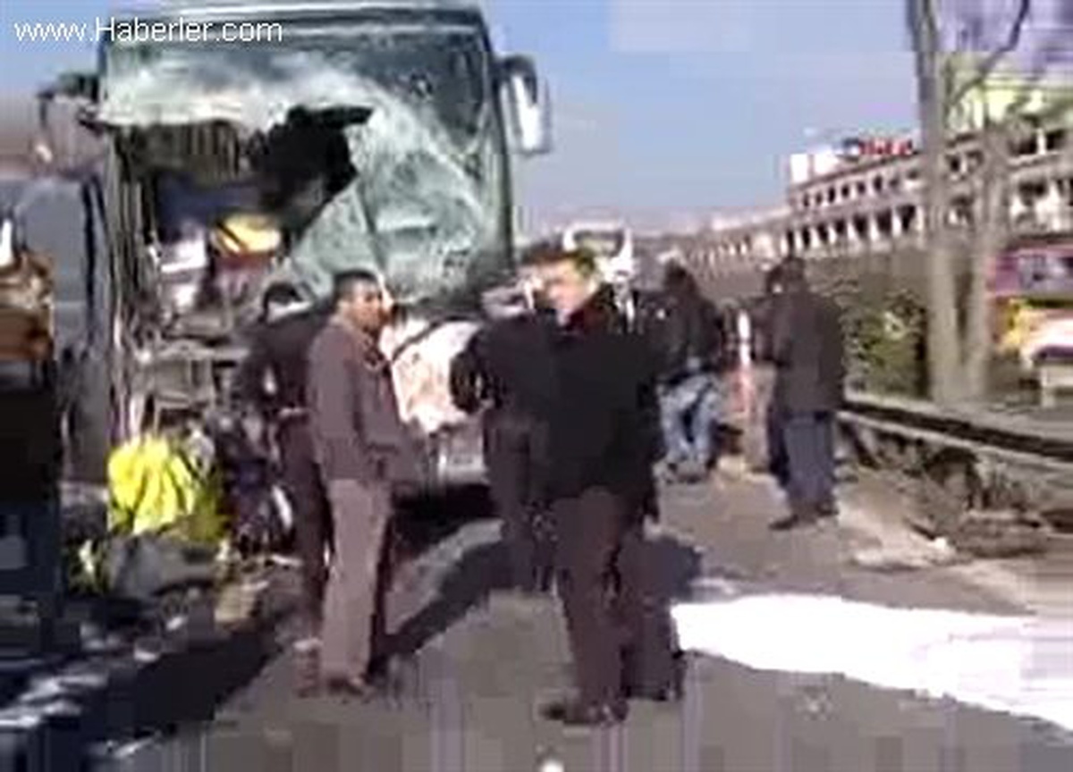 Yolcu Otobüsü Kamyona Çarptı: 1ölü