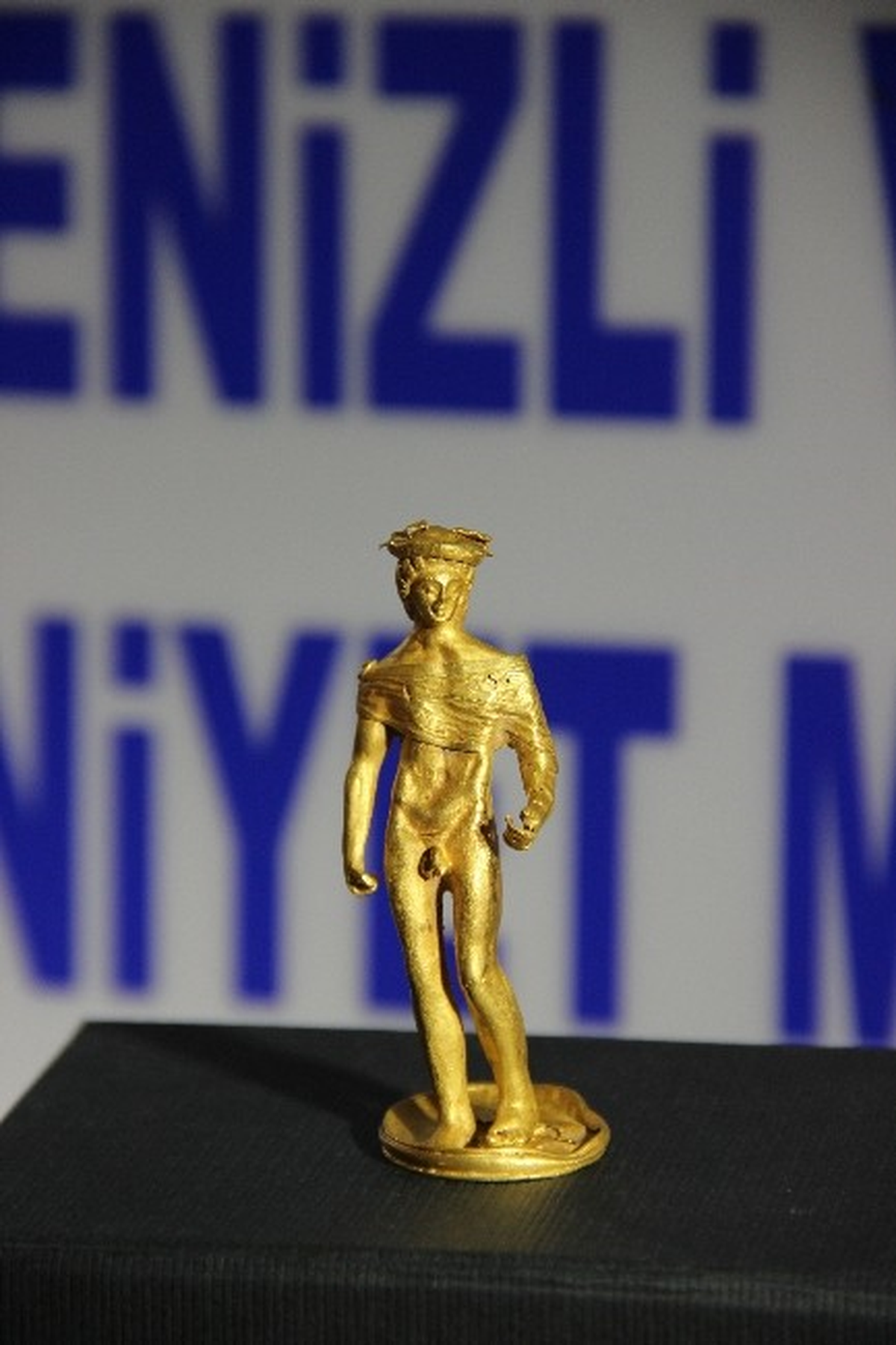 2 Bin 400 Yıllık Altın Heykel Ele Geçirildi