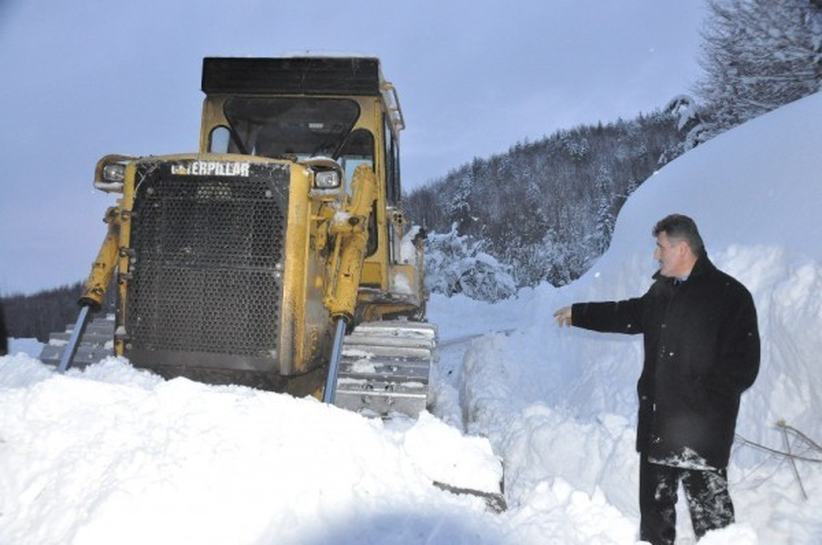 9 Günde 2 Bin Kilometre Köy Yolu Kardan Temizlendi