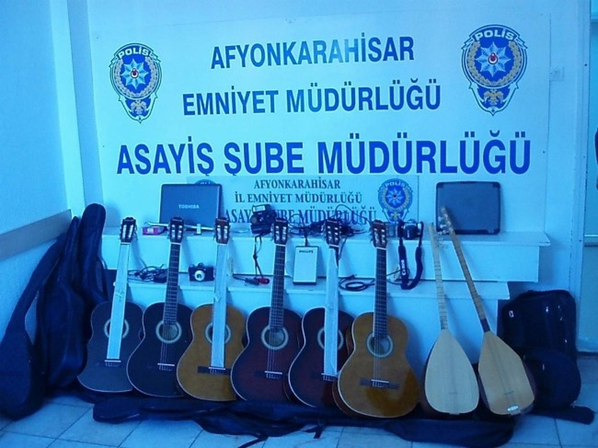 Afyonkarahisar\'da Dükkan Fareleri Polisin Elinden Kaçamadı
